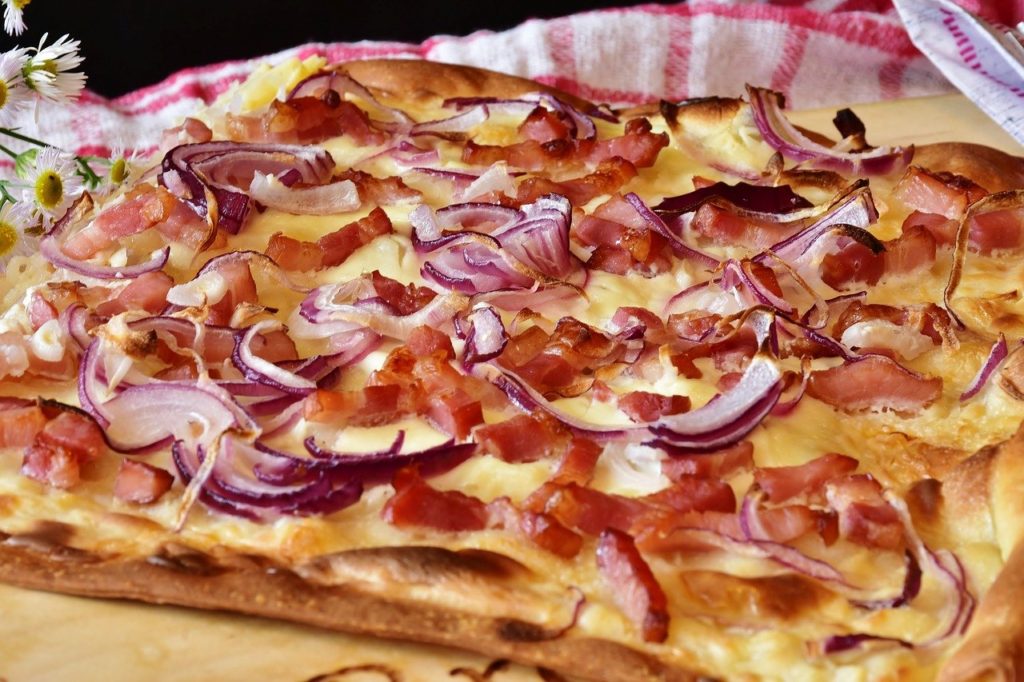 tarte flambée, dough, crispy-3545167.jpg